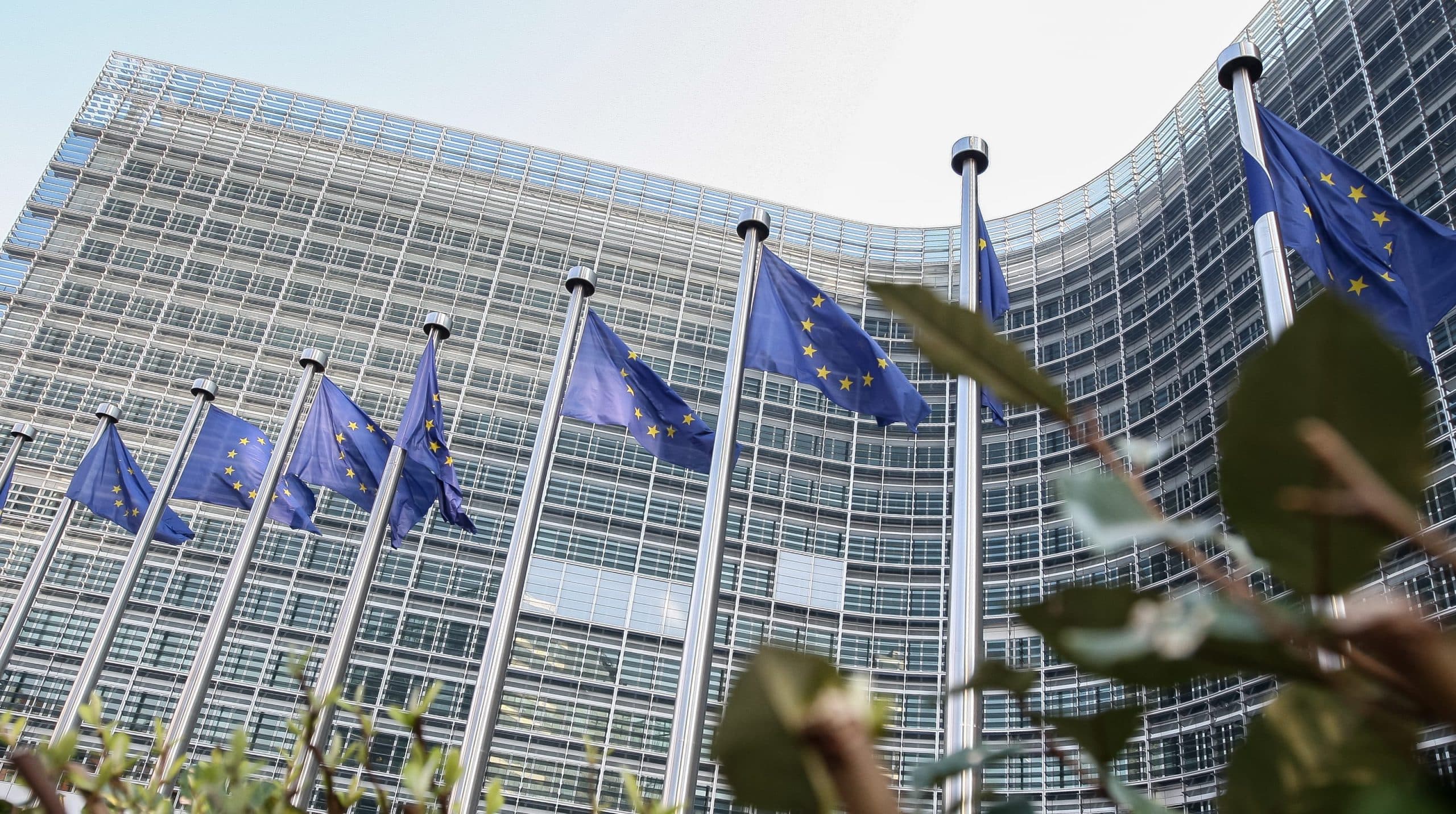 La proposta della Commissione europea sul 28° regime punta a introdurre una forma societaria armonizzata per rafforzare il mercato unico e favorire la crescita delle imprese europee.